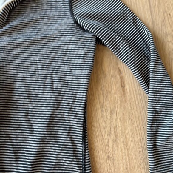 ** Patagonia Capilene Baselayer Shirt Size Small lightweight black white stripe - Picture 4 of 7